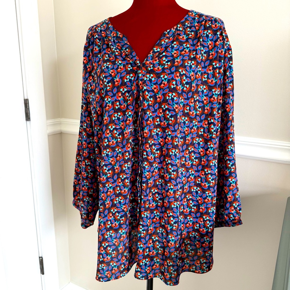NYDJ 3/4 sleeve blouse with button front and pintuck detail in back